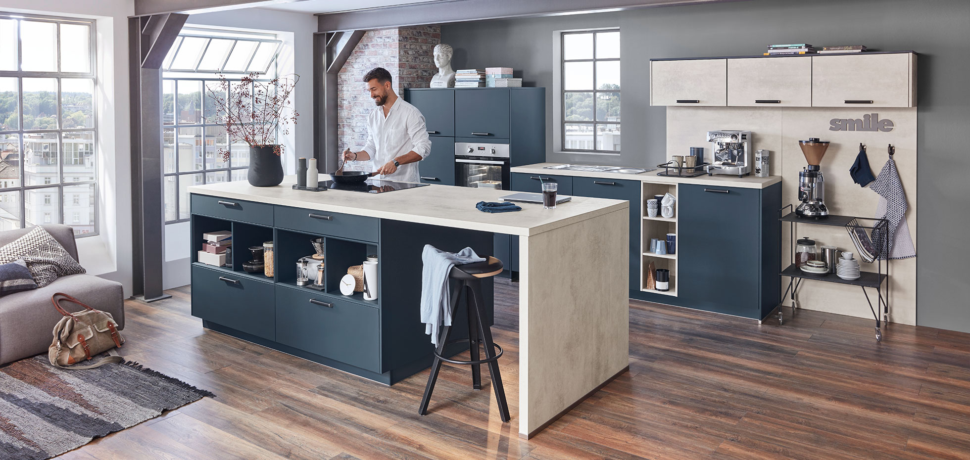 Eine offene Küche kann ein wunderbarer Weg sein, um den Wohn- und Essbereich modern zu kombinieren.